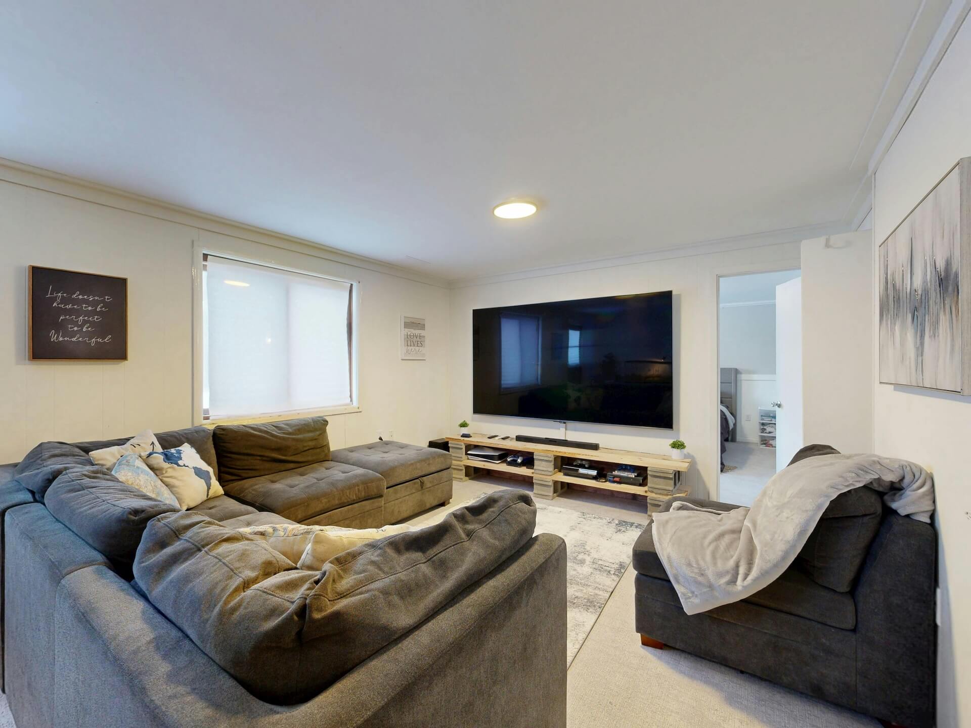 Living Room & Entertainment(1)